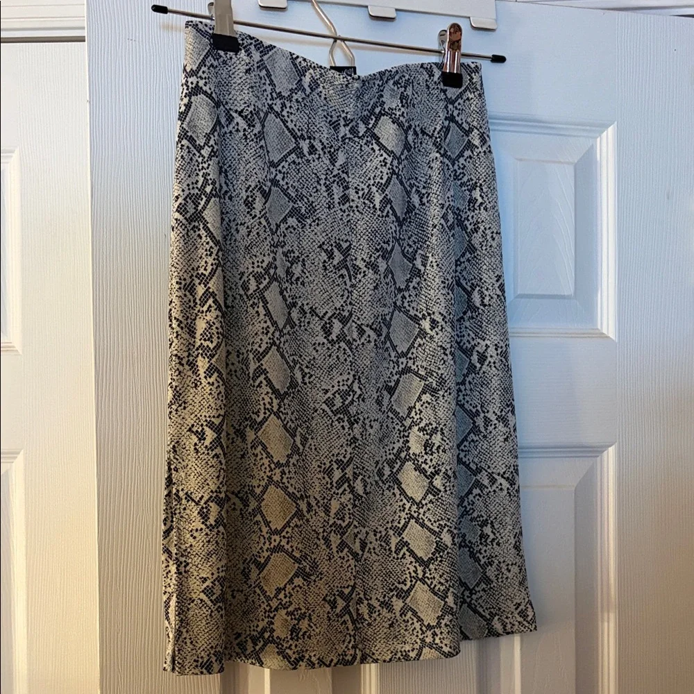 Boutique Snakeskin Printed Pencil Skirt - Picture 5 of 5